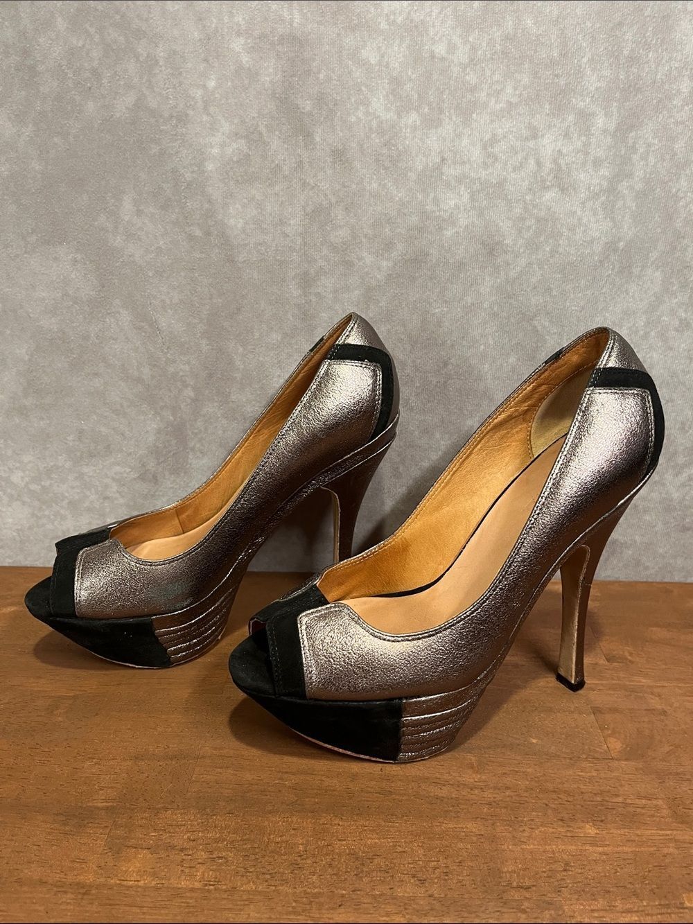 L.A.M.B. Metallic Silver & Black Peep-Toe Platform Pumps size 7